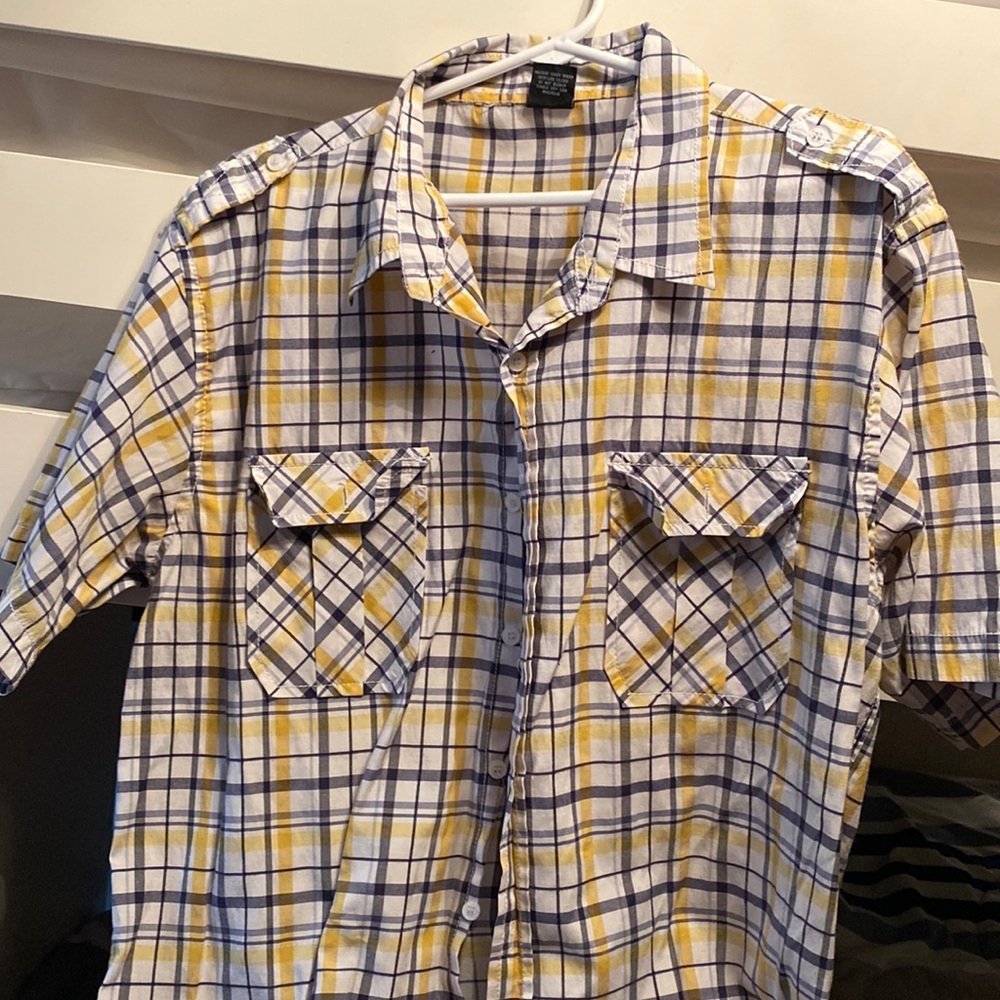 Men’s short sleeve button up extra large multicolor yellow gray and white